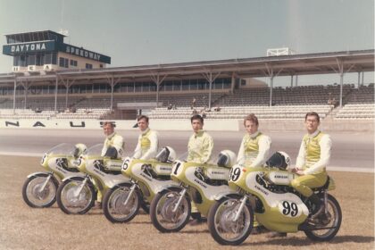 Daytona 1969: 5 Kawasaki racers line up before the race.