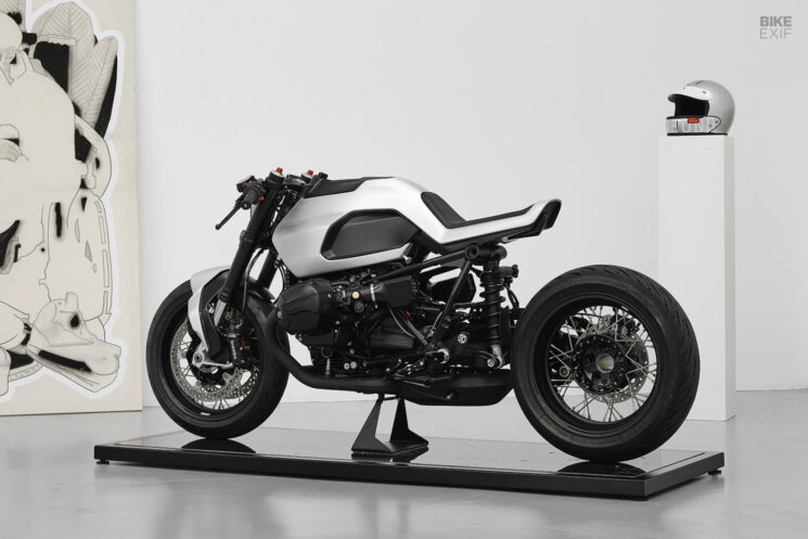 Futuristic BMW R nineT by Vagabund Moto