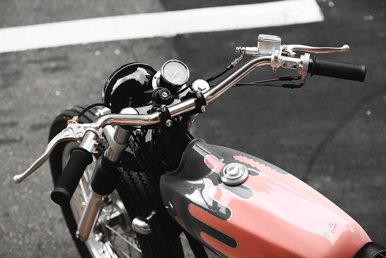 2LOUD Custom's low-ridin' Kawasaki W800