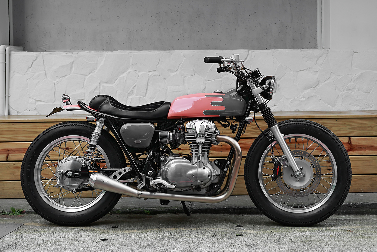 2LOUD Custom's low-ridin' Kawasaki W800