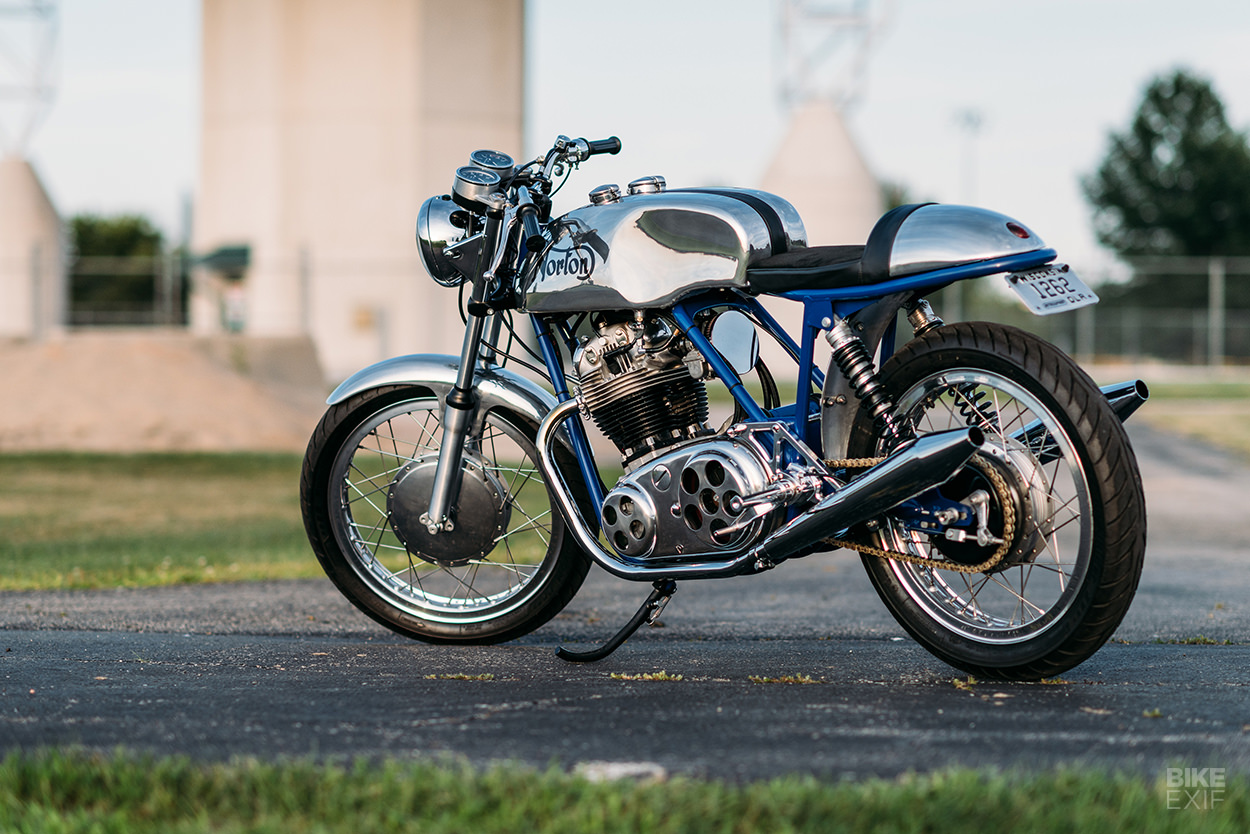 1971 Norton Commando 750 classic motorcycle restored by Retrospeed