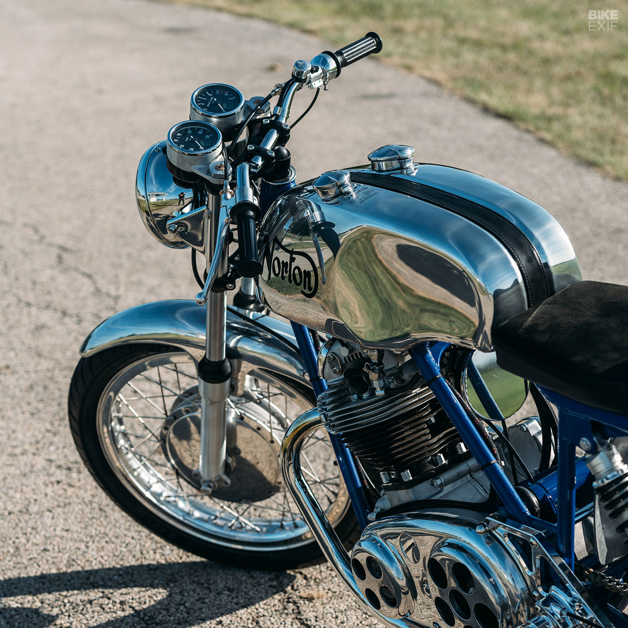 1971 Norton Commando 750 classic motorcycle restored by Retrospeed