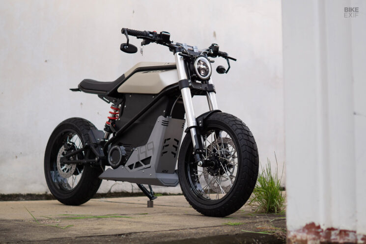 RTR 799e electric motorcycle by Retrorides