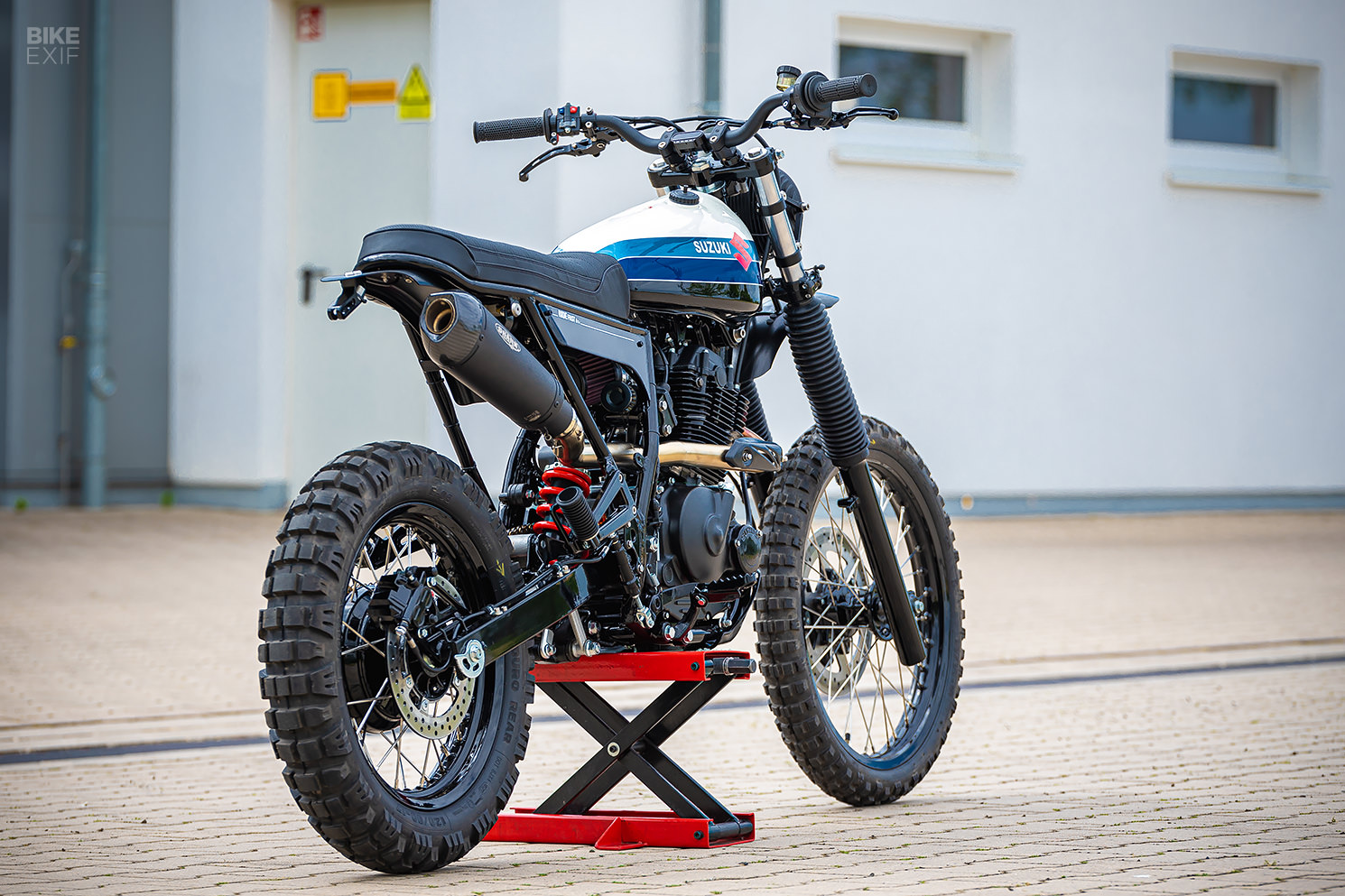 Suzuki DR650 scrambler by HB-Custom