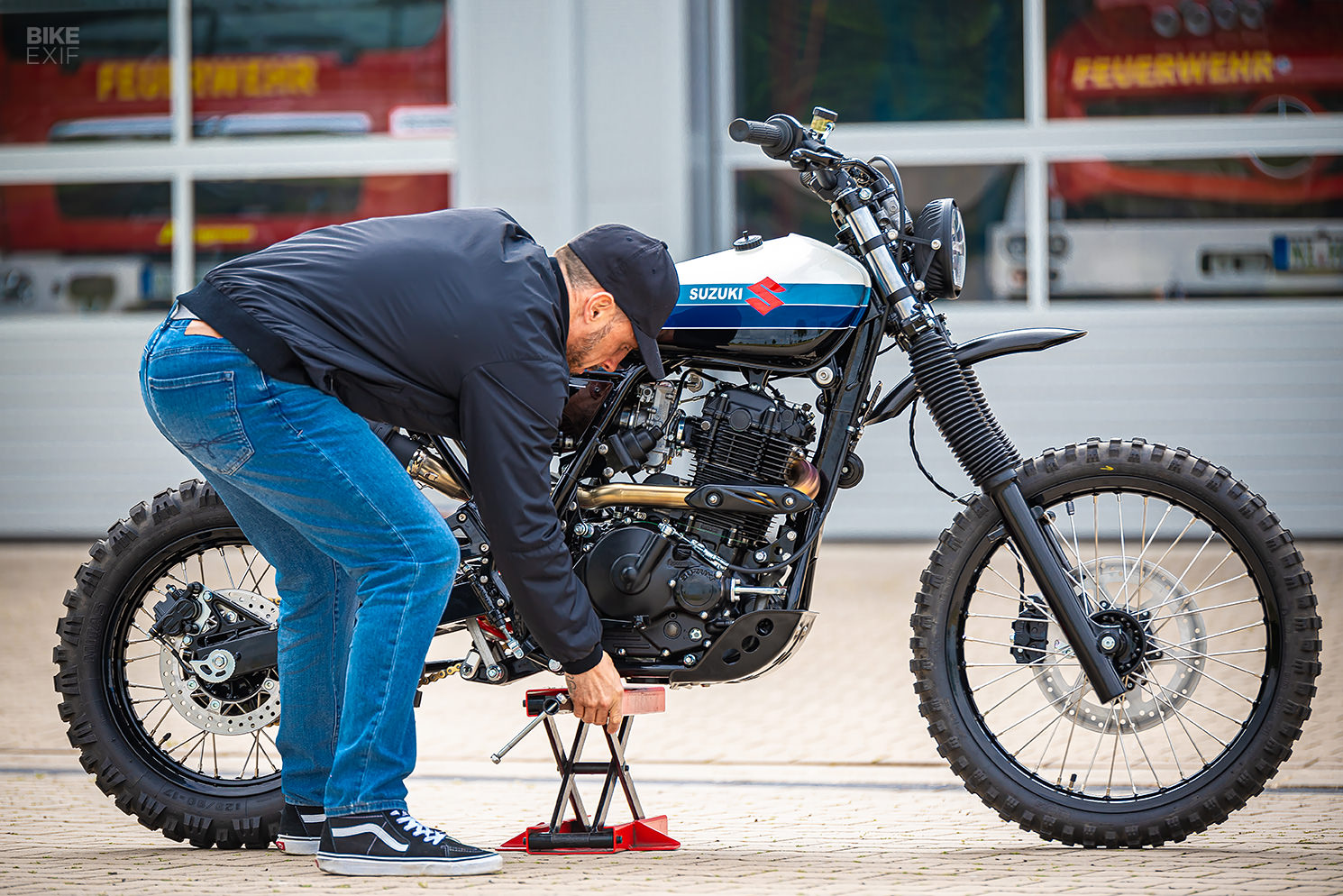 Suzuki DR650 scrambler by HB-Custom