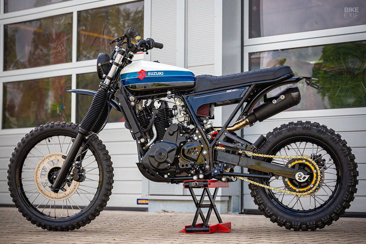 Suzuki DR650 scrambler by HB-Custom